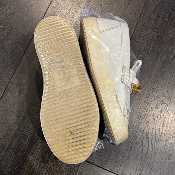 GZ authentic classic shoes in size US6 - Picture 2 of 3